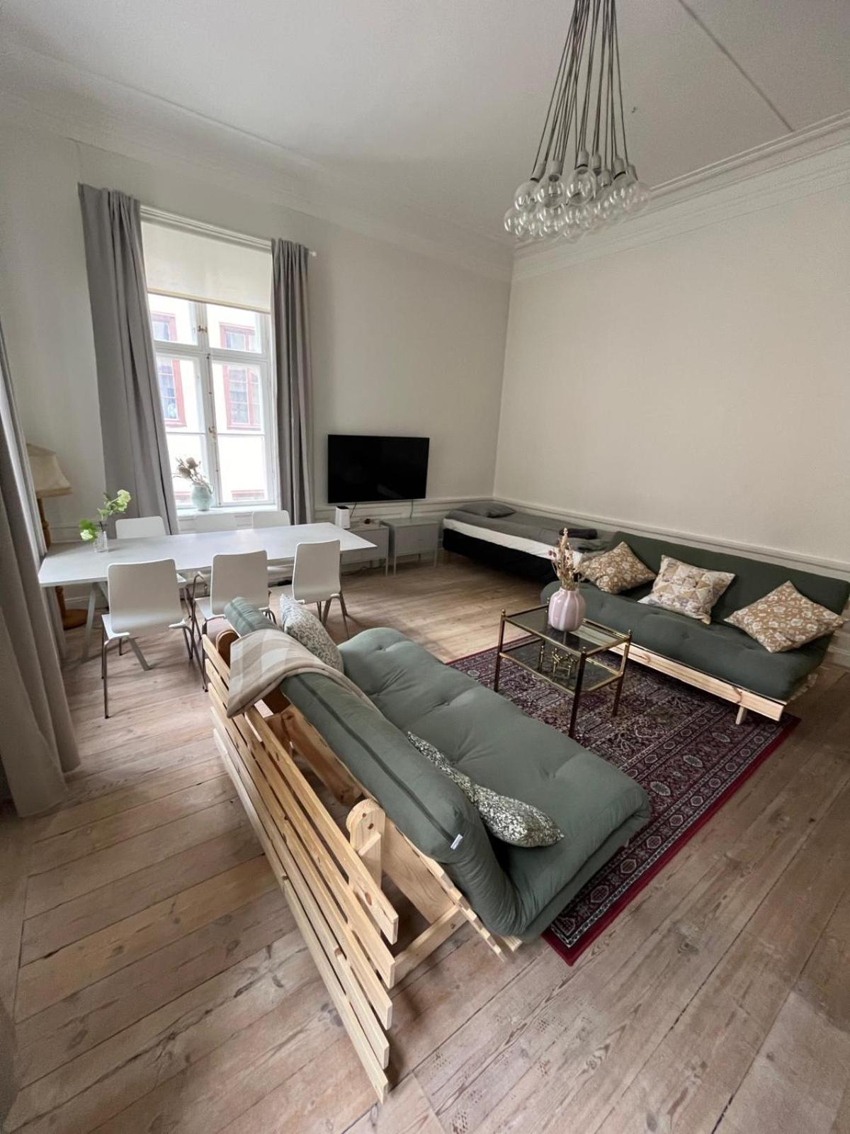 Home Inn Lng20 Stockholm Bagian luar foto